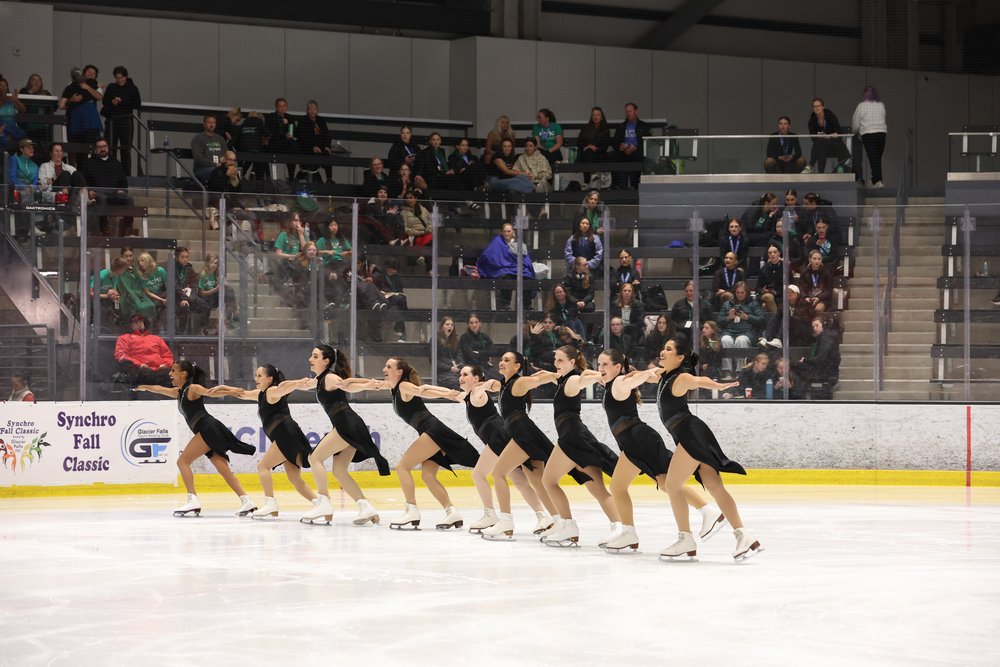 IceSymmetrics performing at the 2025 Synchro Fall Classic