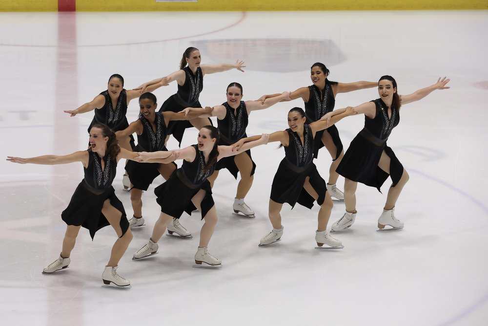 IceSymmetrics performing at the 2025 Synchro Fall Classic