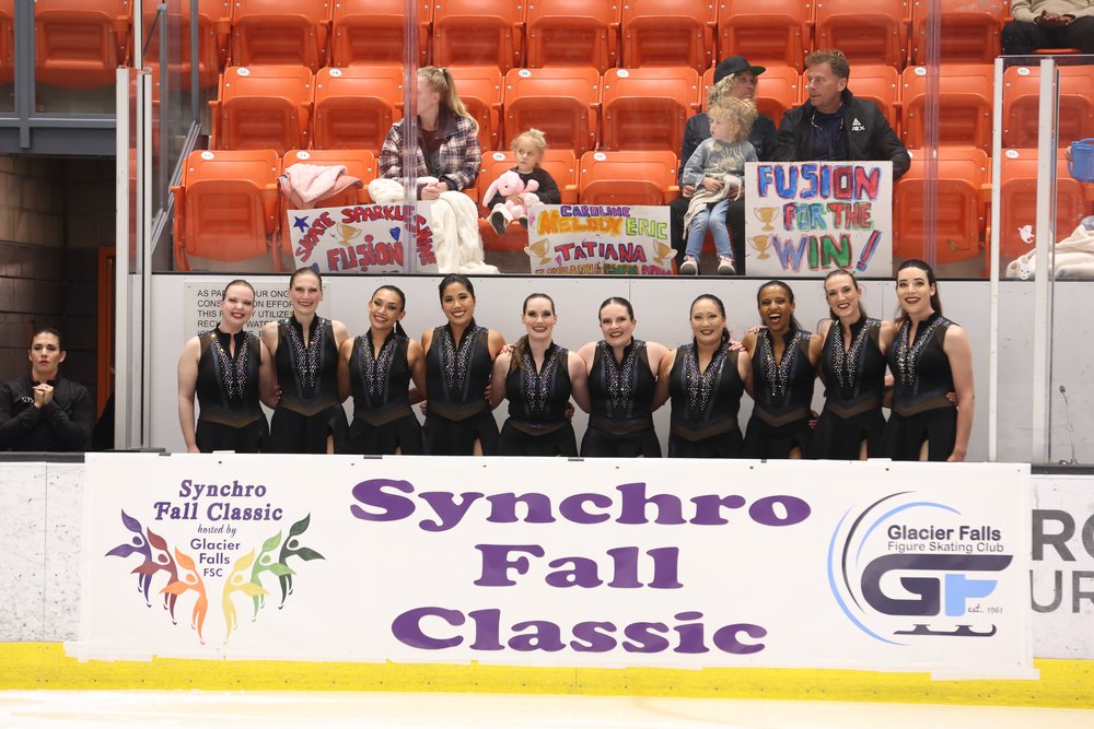 IceSymmetrics performing at the 2025 Synchro Fall Classic